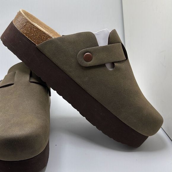 CUSHIONAIRE Women's Cork Footbed Platform Clog 10 OLIVE - Picture 6 of 6